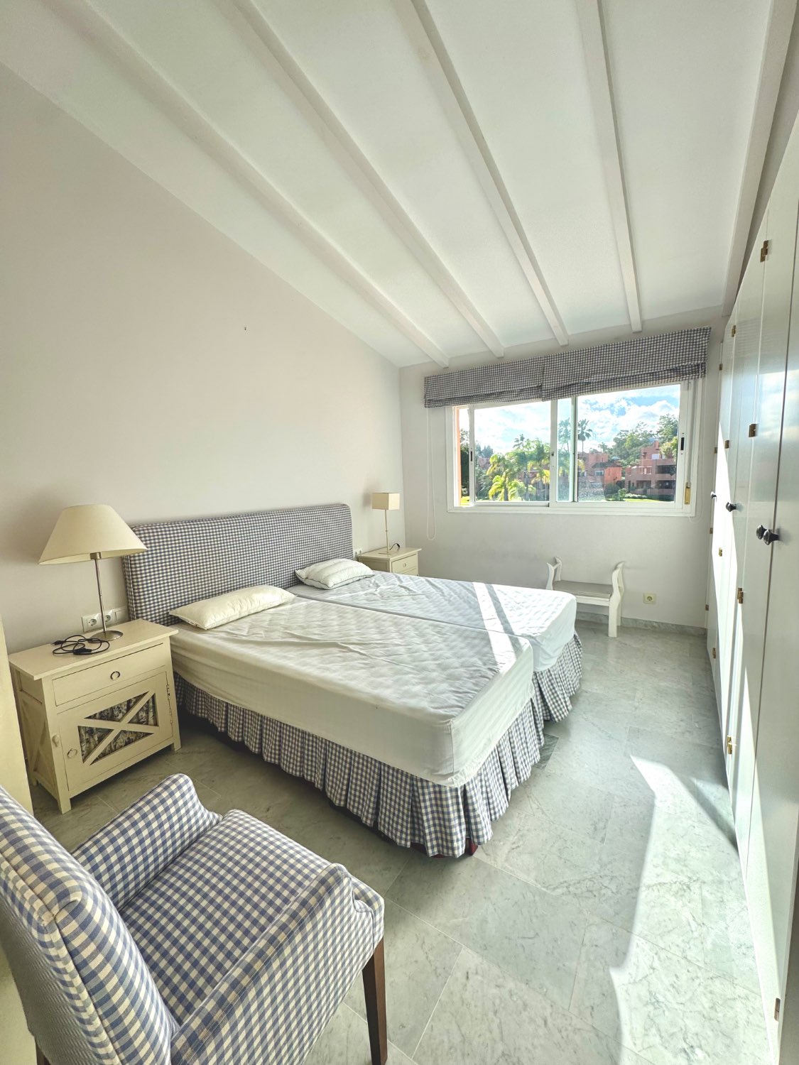 IMPECABLE ATICO DUPLEX DE 4 DORMITORIOS EN GUADALMINA BAJA