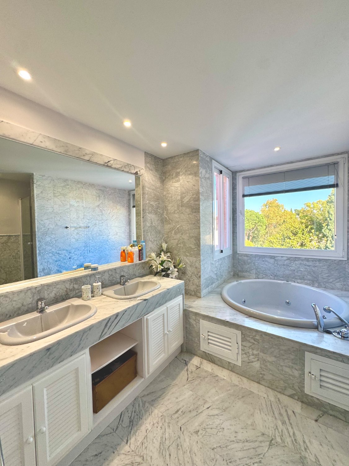 IMPECABLE ATICO DUPLEX DE 4 DORMITORIOS EN GUADALMINA BAJA