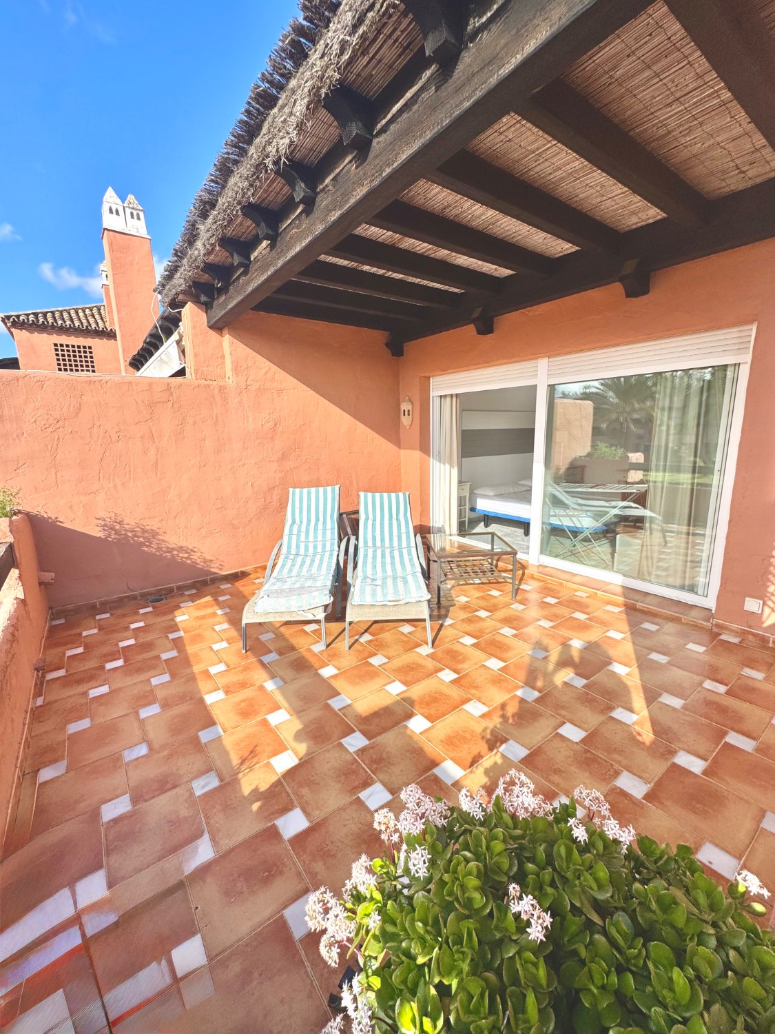 IMPECABLE ATICO DUPLEX DE 4 DORMITORIOS EN GUADALMINA BAJA